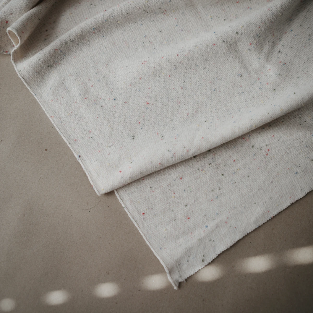 Couverture en tricot Mushie - Confettis