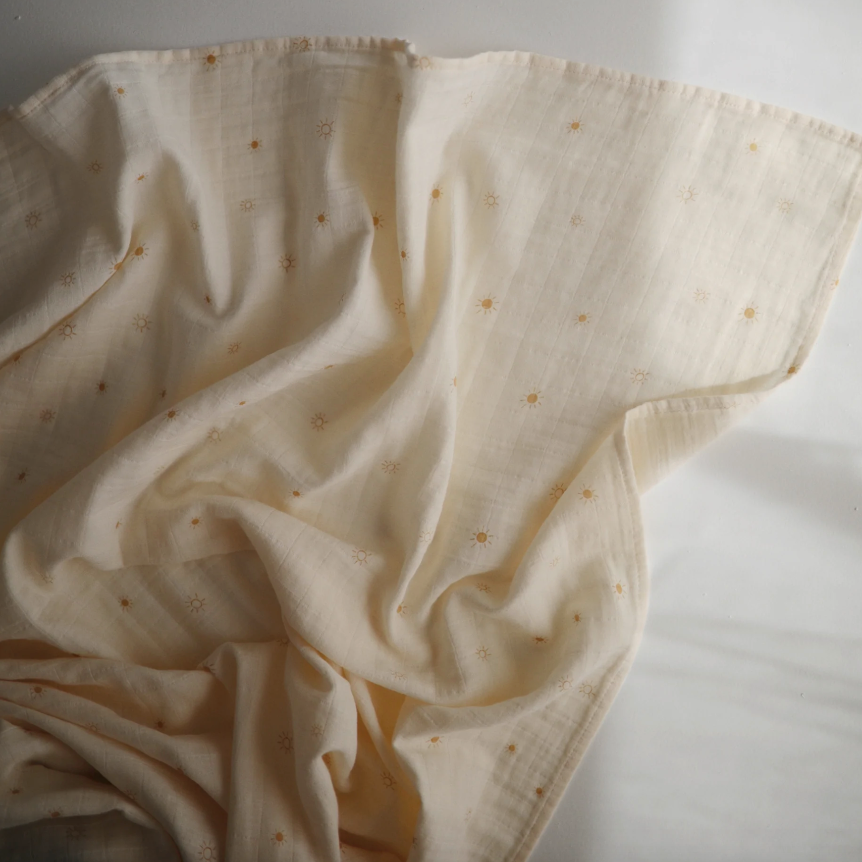Couverture en mousseline de coton biologique Mushie - Soleil