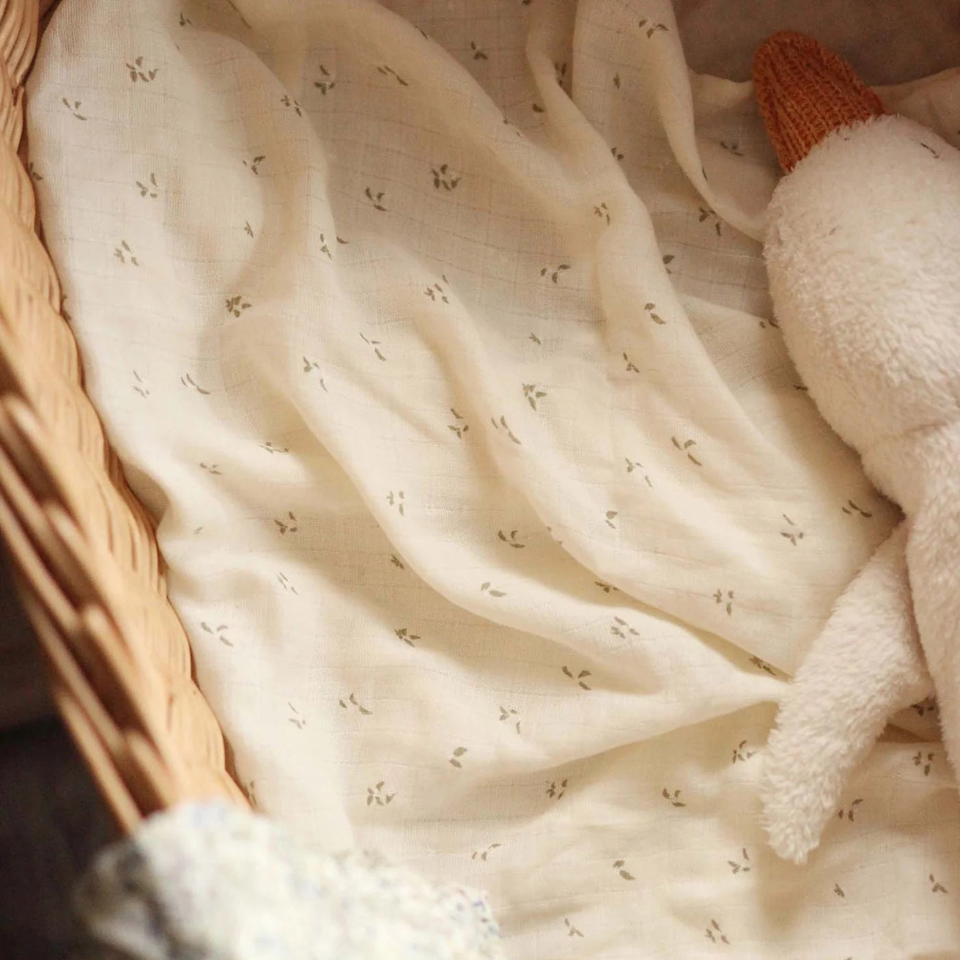 Lange en mousseline coton bio pour bébé Avery Row - Nettle scatter